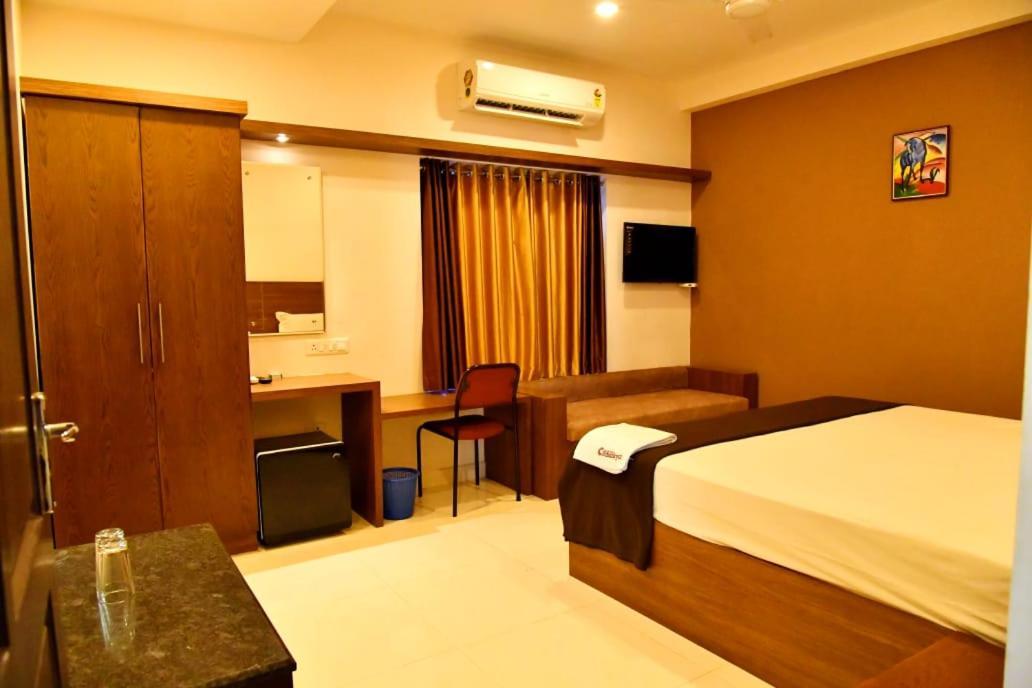 Hotel Chanakya 帕拉克卡德 外观 照片